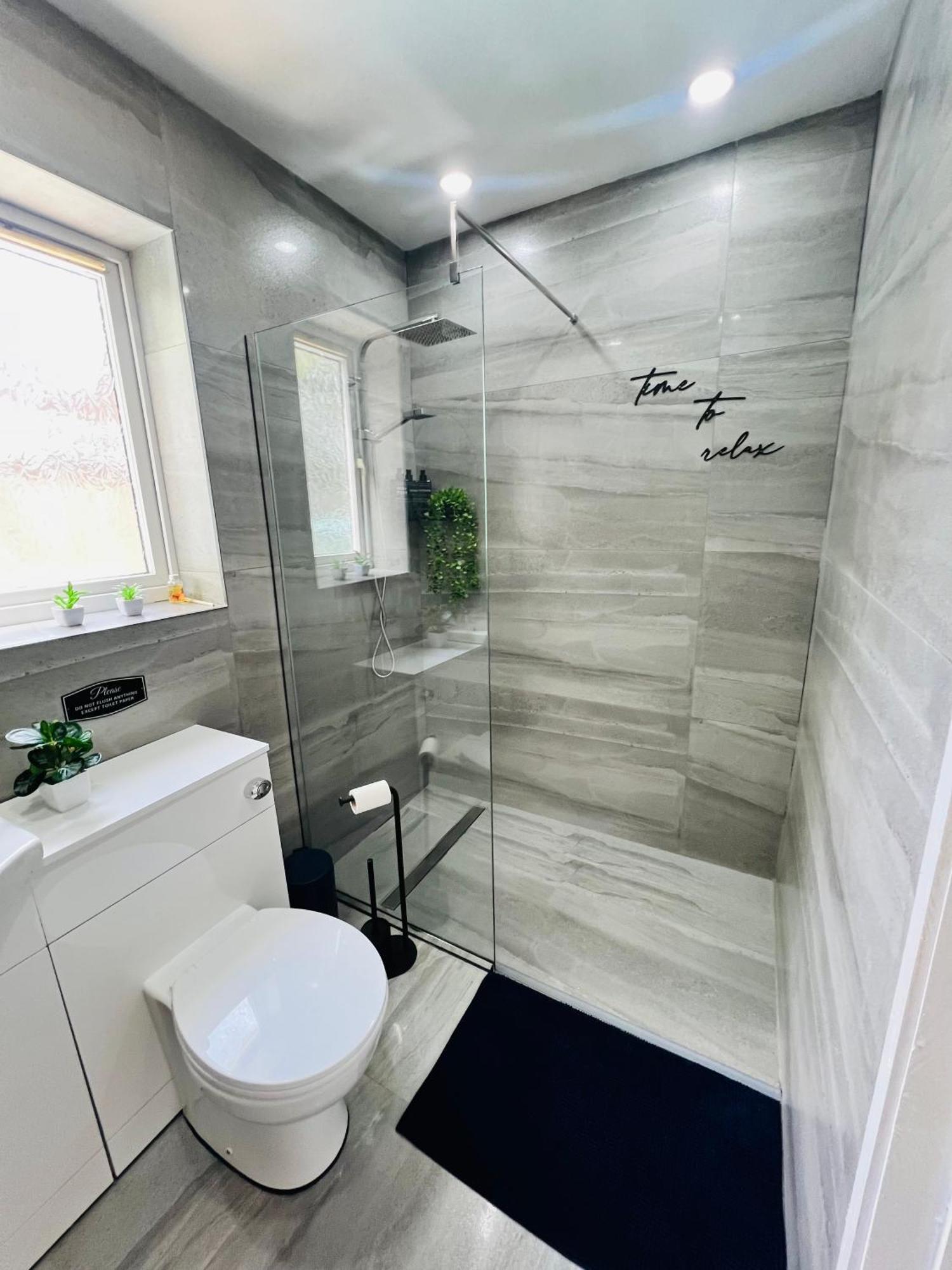 Aerosuites Luton - Shared And Private Accommodations Mins From Luton Airport,Free Selected Breakfast,Adults Only,Parking Must Be Reserved And Prepaid At The Time Of Booking 3Gbp Per Night, No Visitors Allowed, Late Self Check In And Early Self Check Guest house Luton (Bedfordshire)